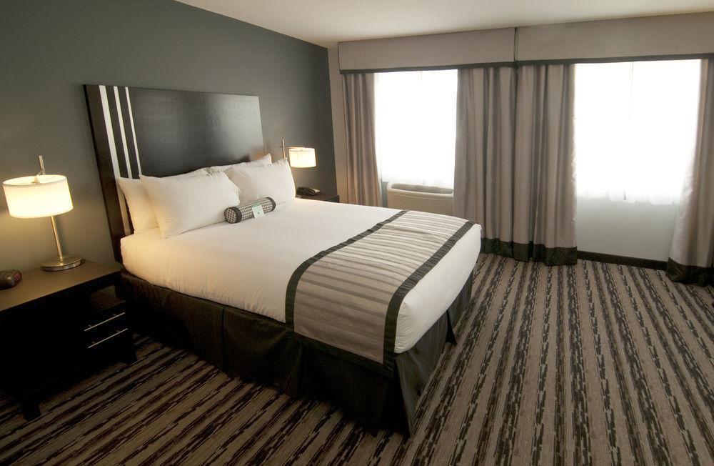 The View Hotel Fort Saint John Exterior photo