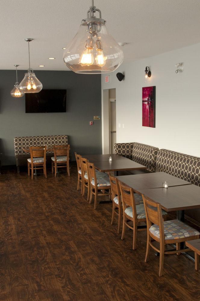 The View Hotel Fort Saint John Exterior photo