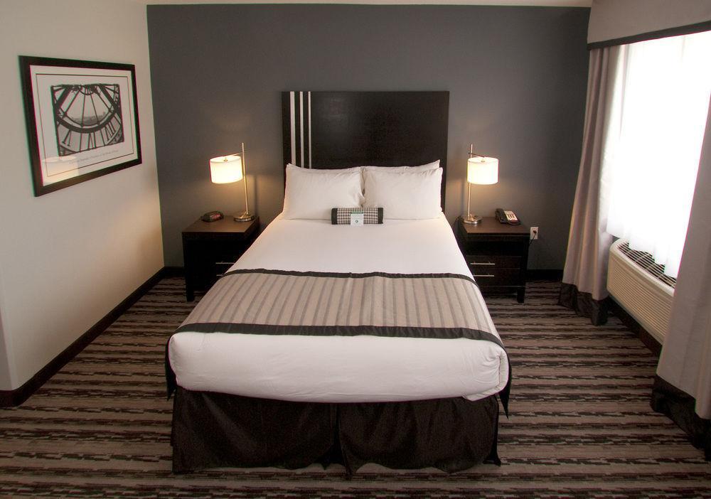 The View Hotel Fort Saint John Exterior photo