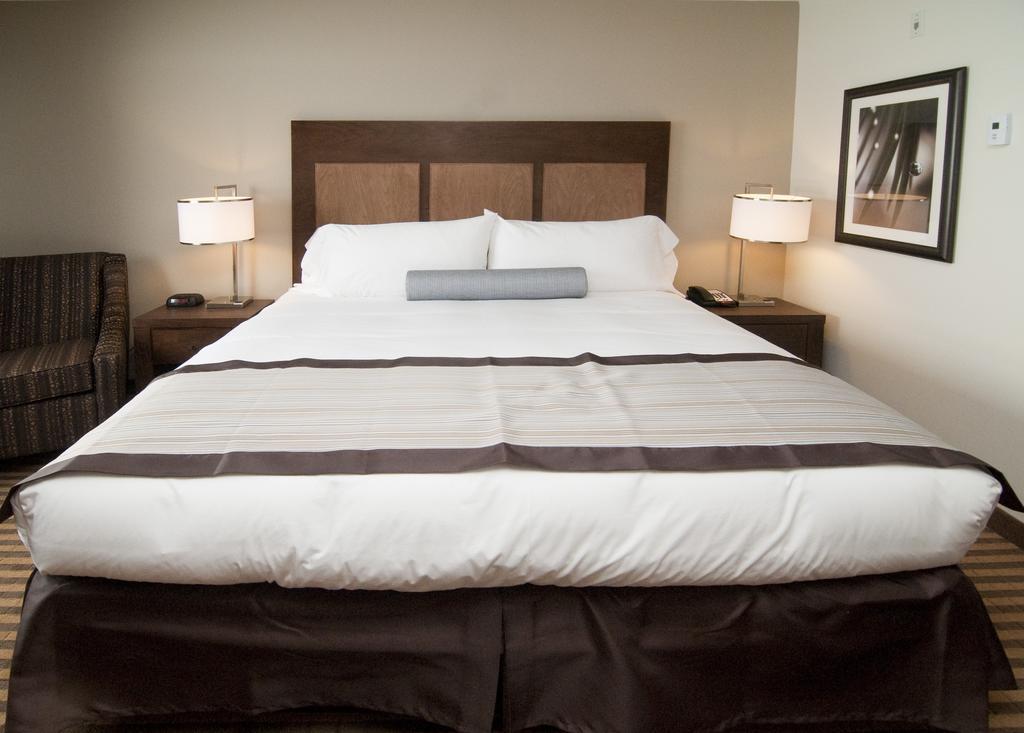 The View Hotel Fort Saint John Room photo