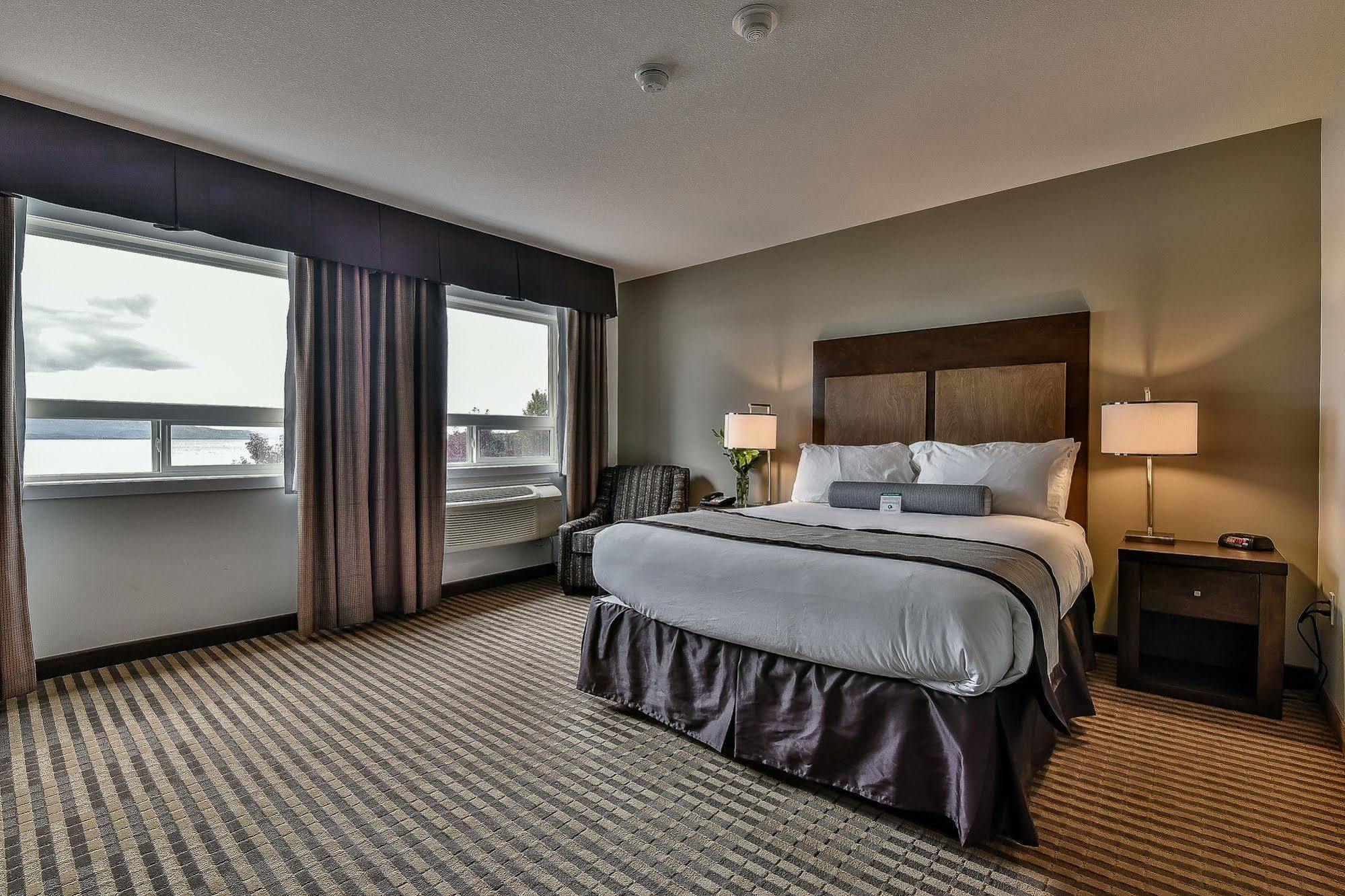 The View Hotel Fort Saint John Exterior photo