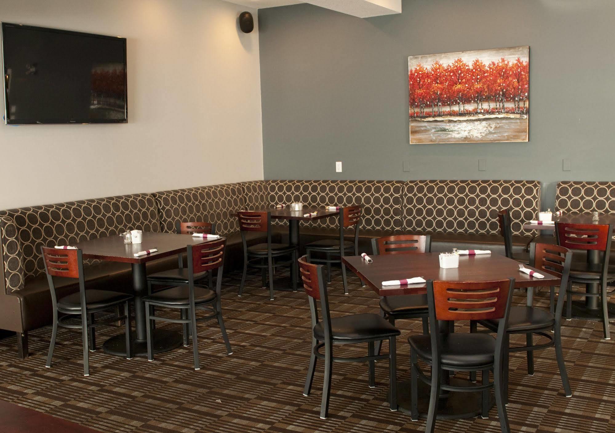 The View Hotel Fort Saint John Exterior photo