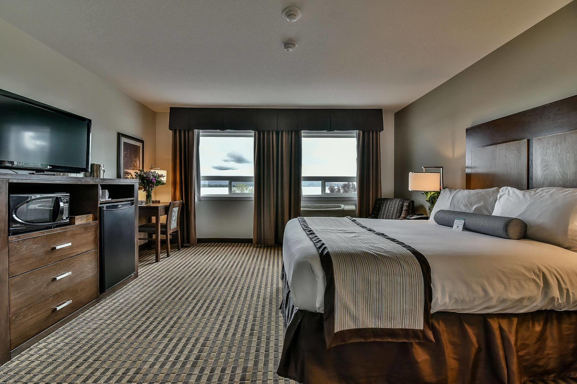 The View Hotel Fort Saint John Exterior photo